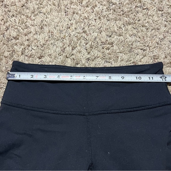 Lululemon Size 4 Black Leggings Cropped 21” Inseam Mid Rise - Picture 5 of 5
